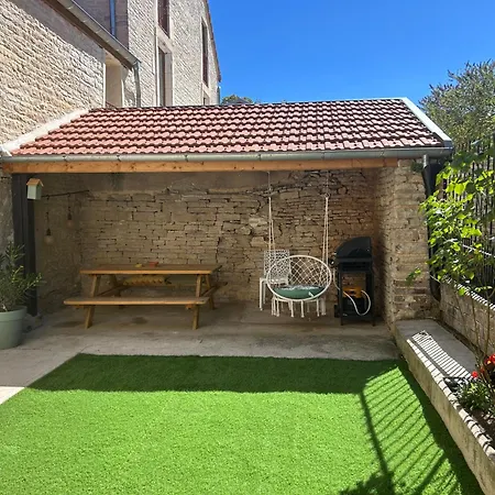 Holiday home A L Ombre Du Cerisier Les Riceys